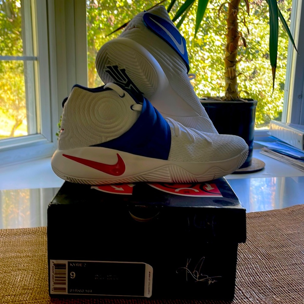 Nike Kyrie 2 mens size 9. Kyrie Irving
